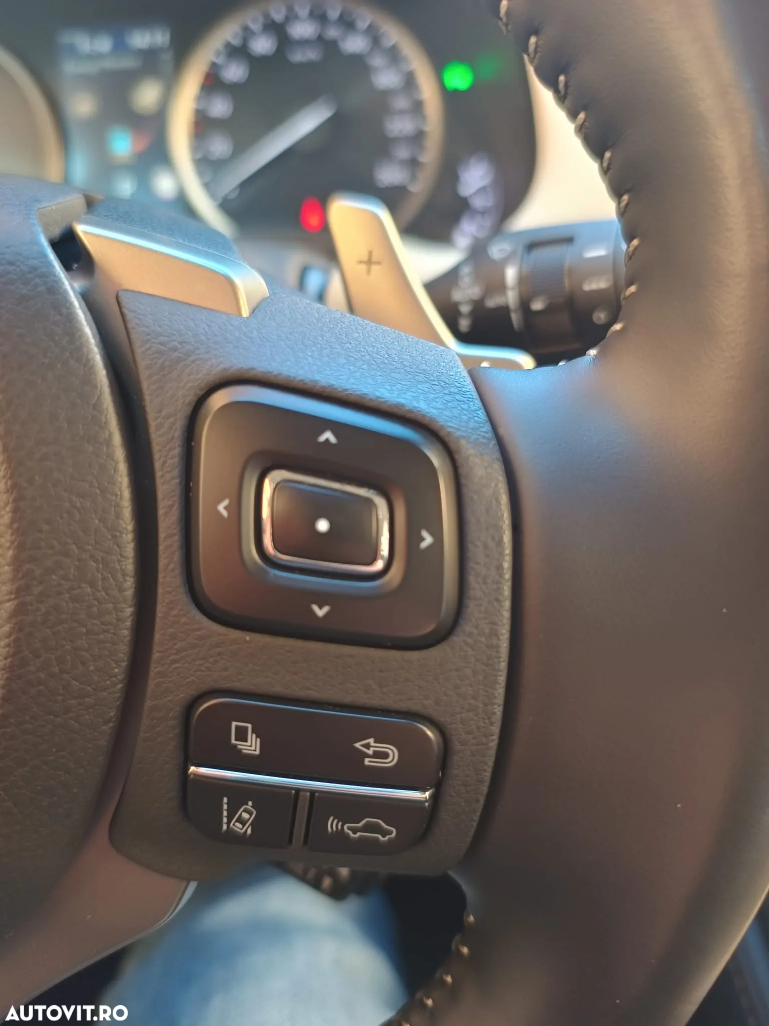 Lexus Seria NX - 30