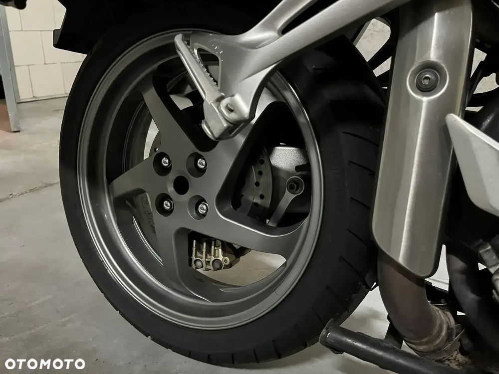 Honda VFR - 3
