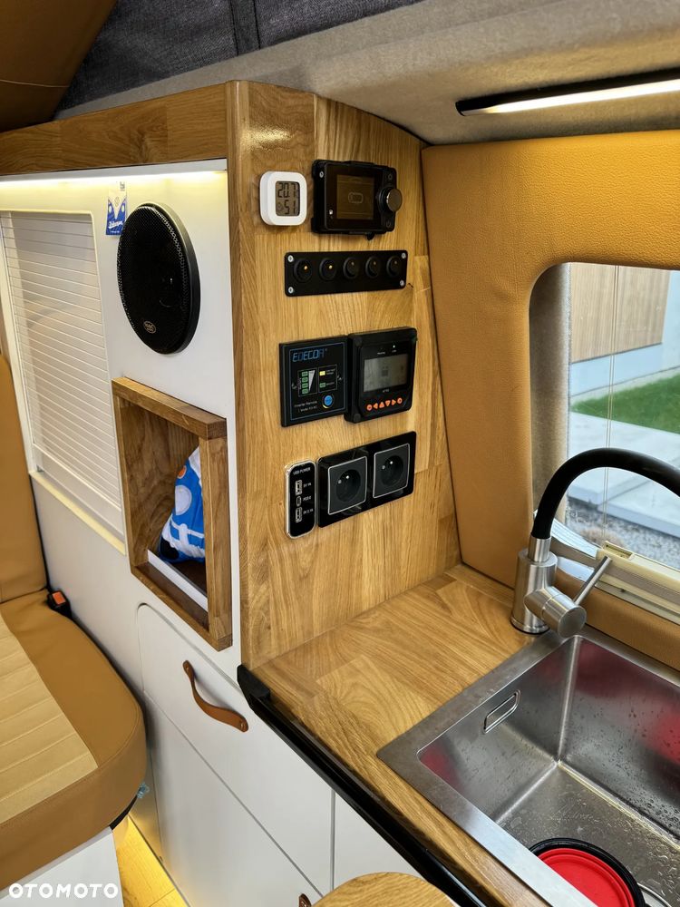 Volkswagen T5 Campervan - 17