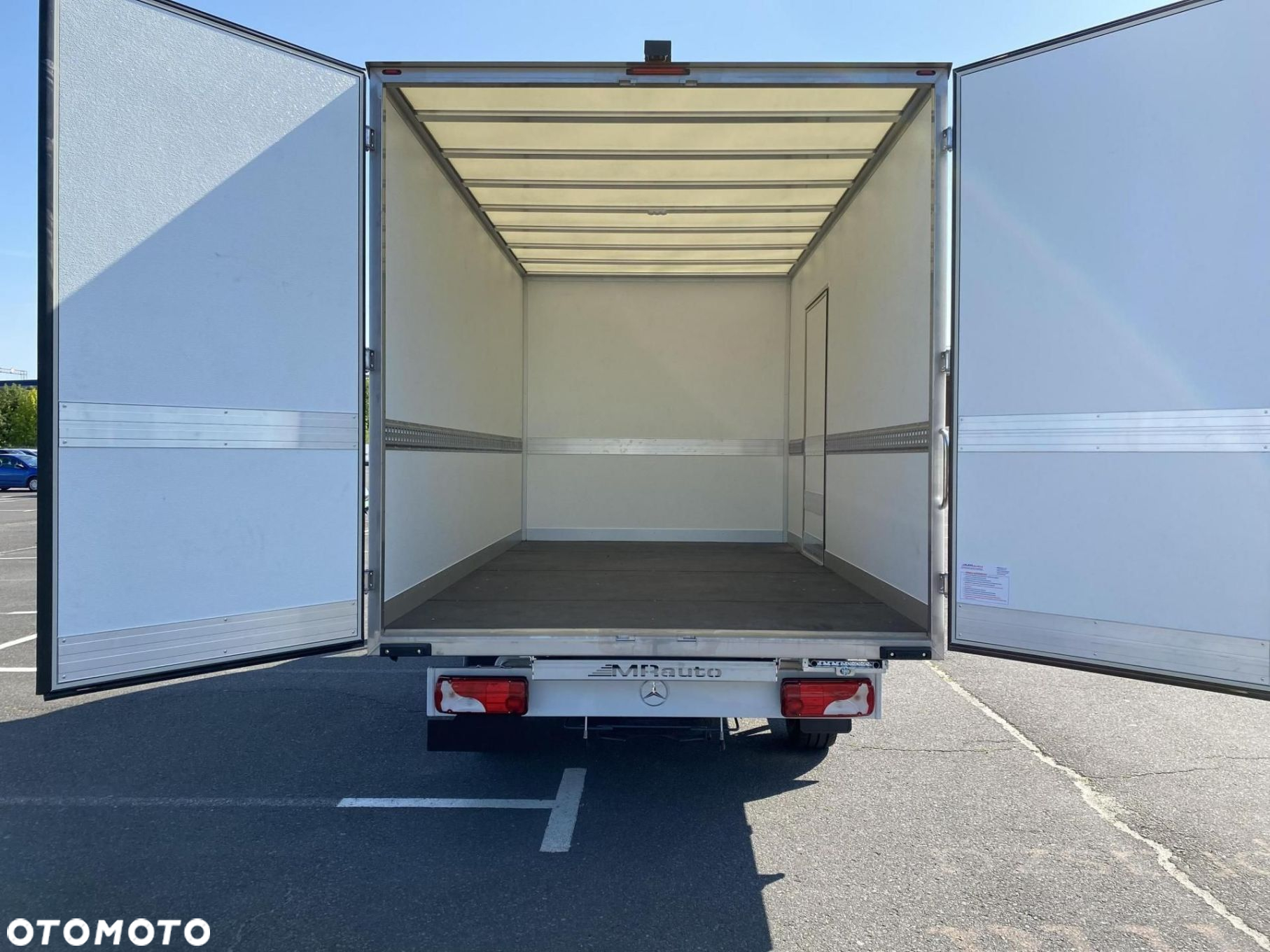 Mercedes-Benz Sprinter - 17