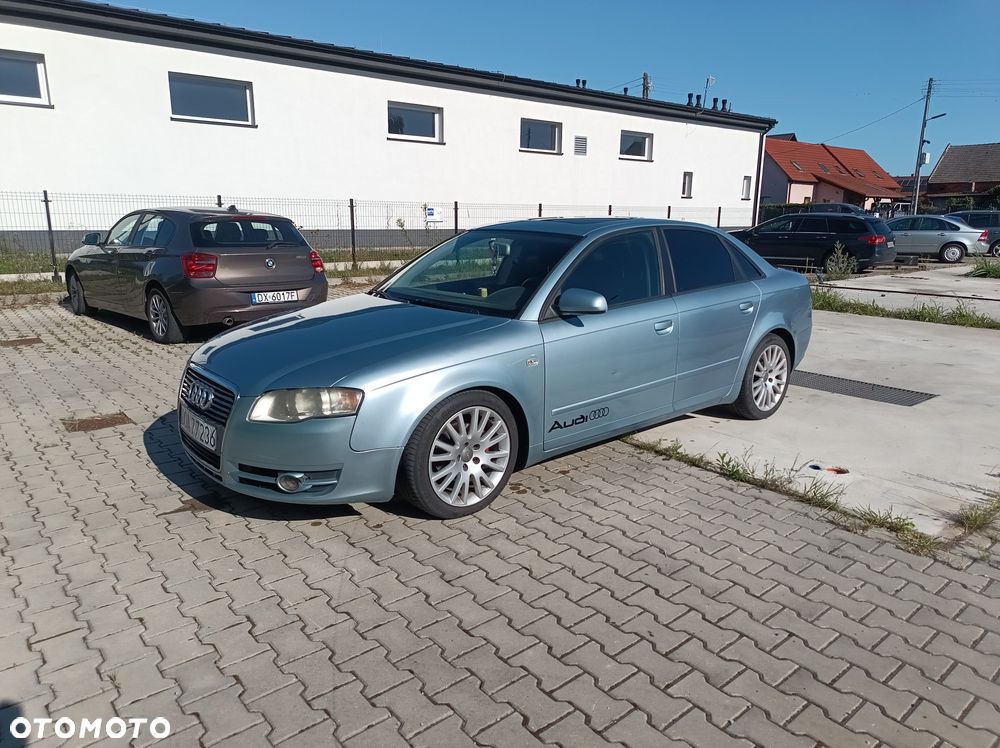 Audi A4 Limousine - 1