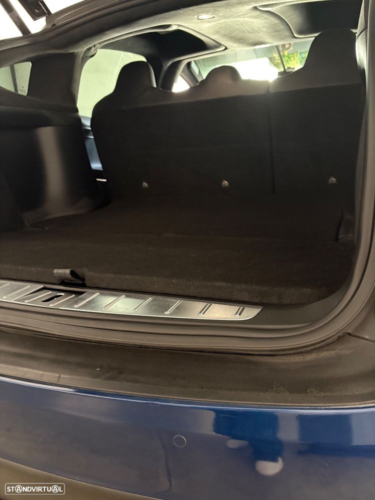 Tesla Model X - 13