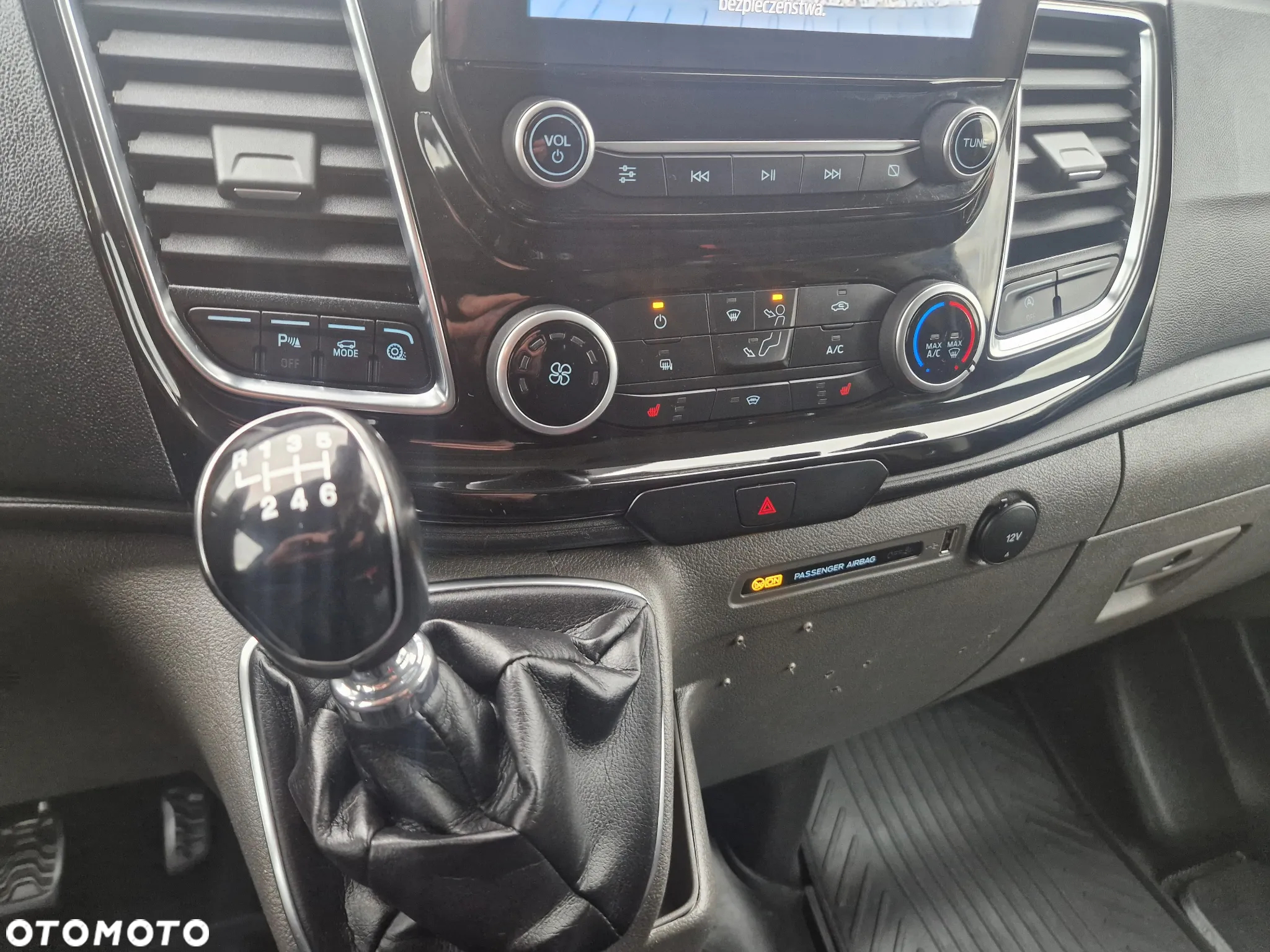 Ford TRANSIT CUSTOM - 23
