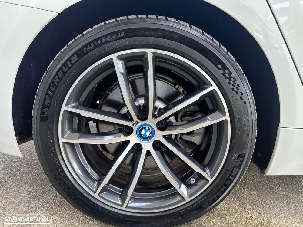 BMW 530 e Pack Desportivo M - 5