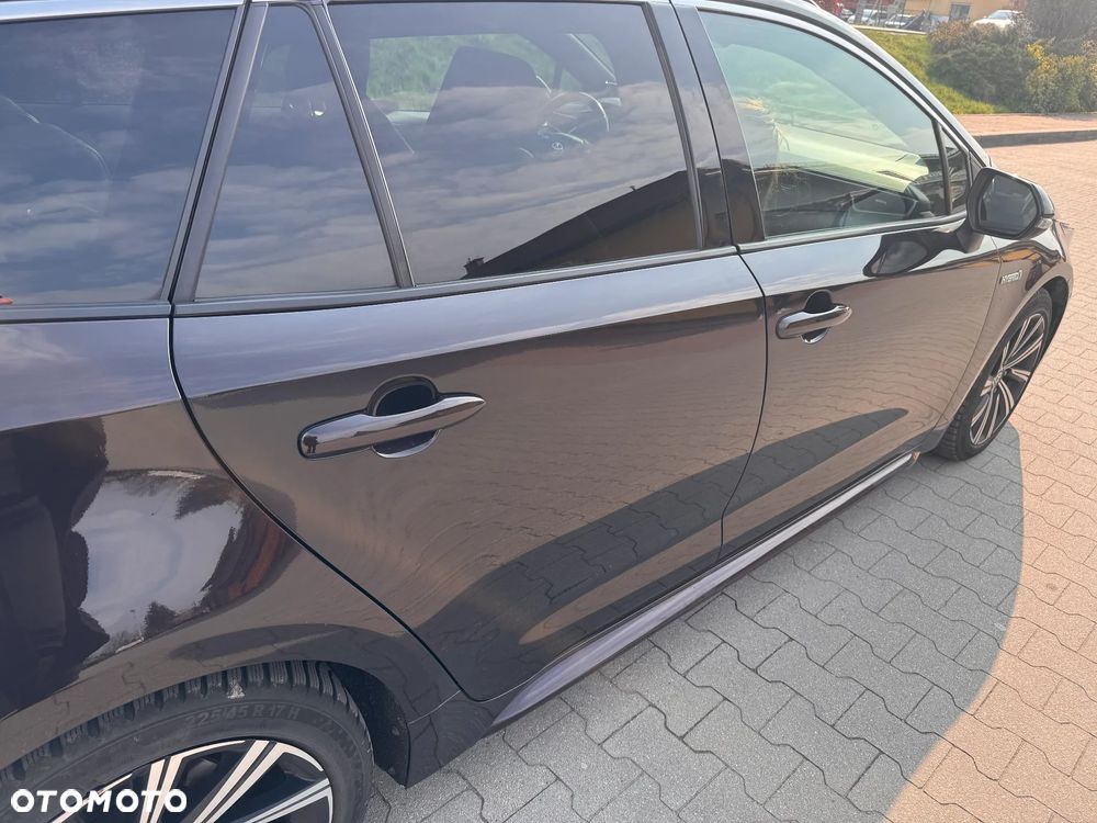 Toyota Corolla 2.0 Hybrid Executive - 11