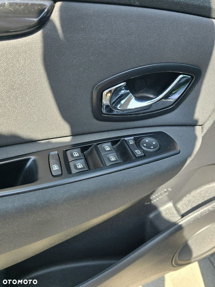 Renault Grand Scenic - 19