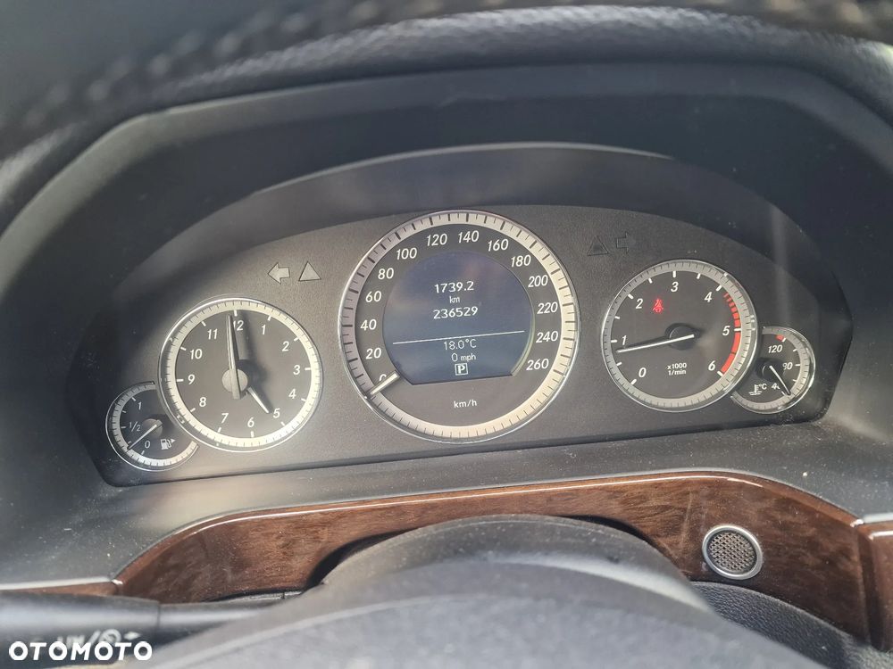 Mercedes-Benz Klasa E 200 CDI BlueEff - 11
