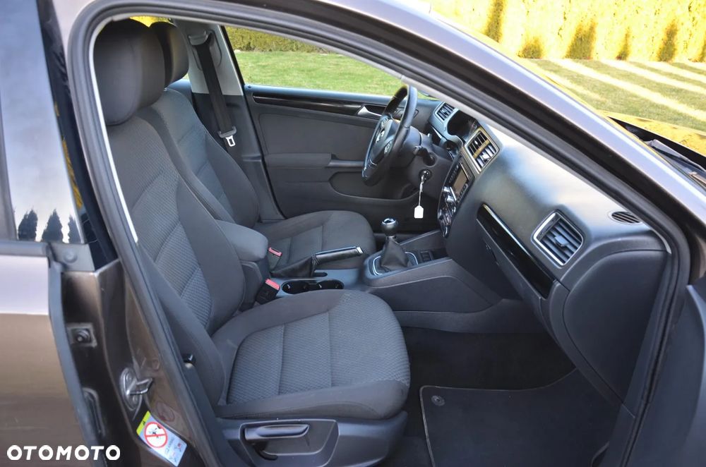 Volkswagen Jetta 1.6 TDI Blue Motion Technology Comfortline - 10