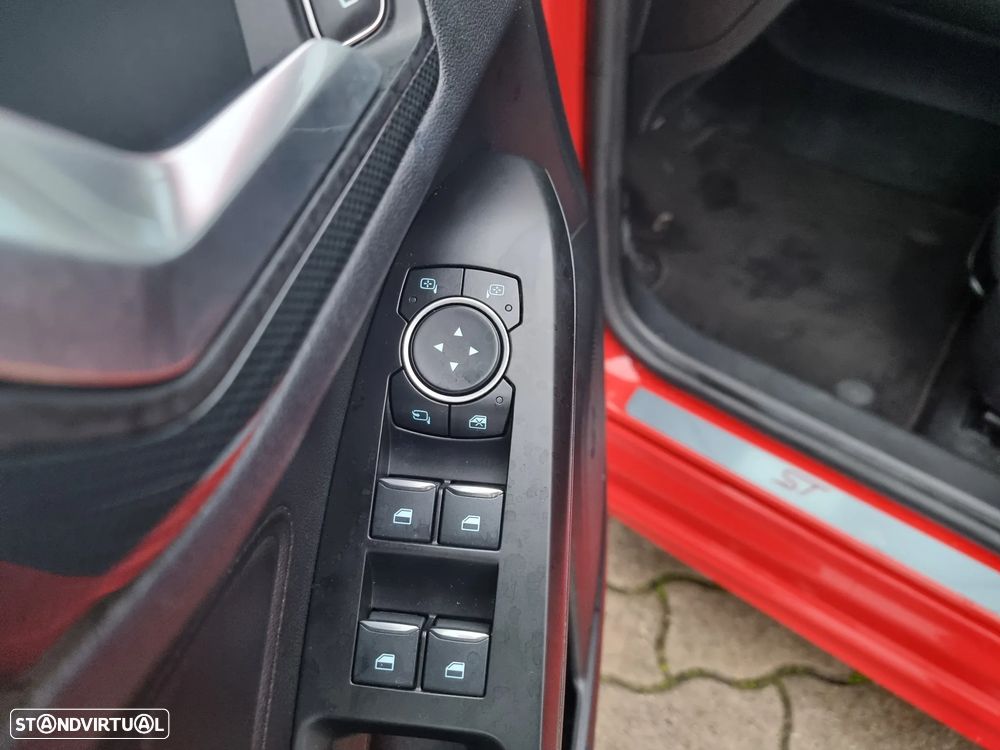 Ford Focus 1.0 EcoBoost ST-Line X - 11