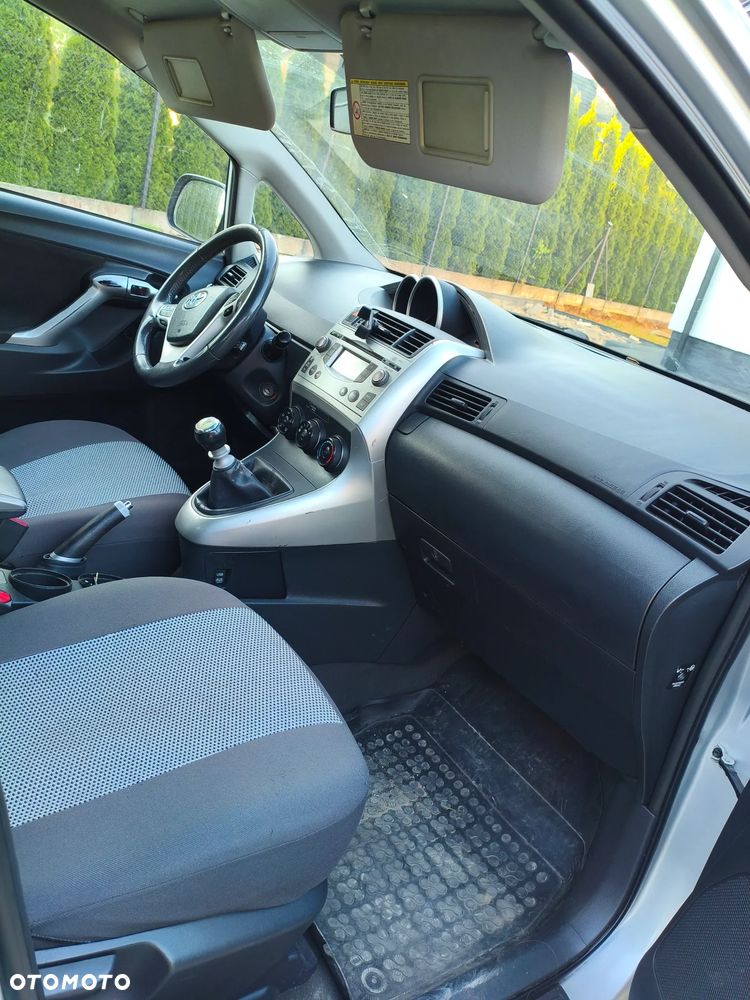 Toyota Verso 2.0 D-4D Premium - 3