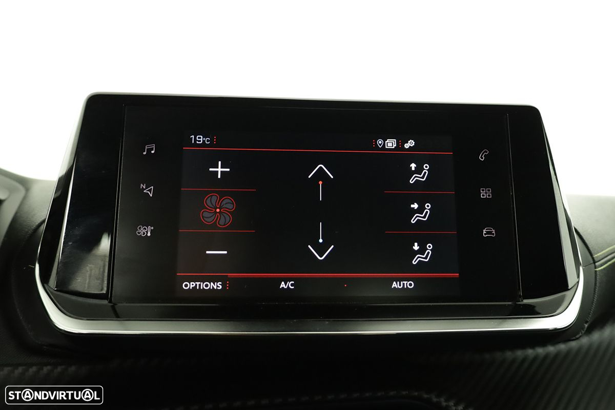 Peugeot 2008 1.2 PureTech GT EAT8 - 11