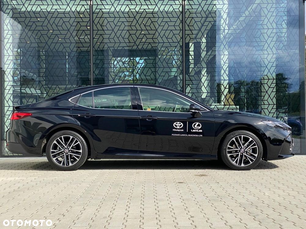 Toyota Camry - 4