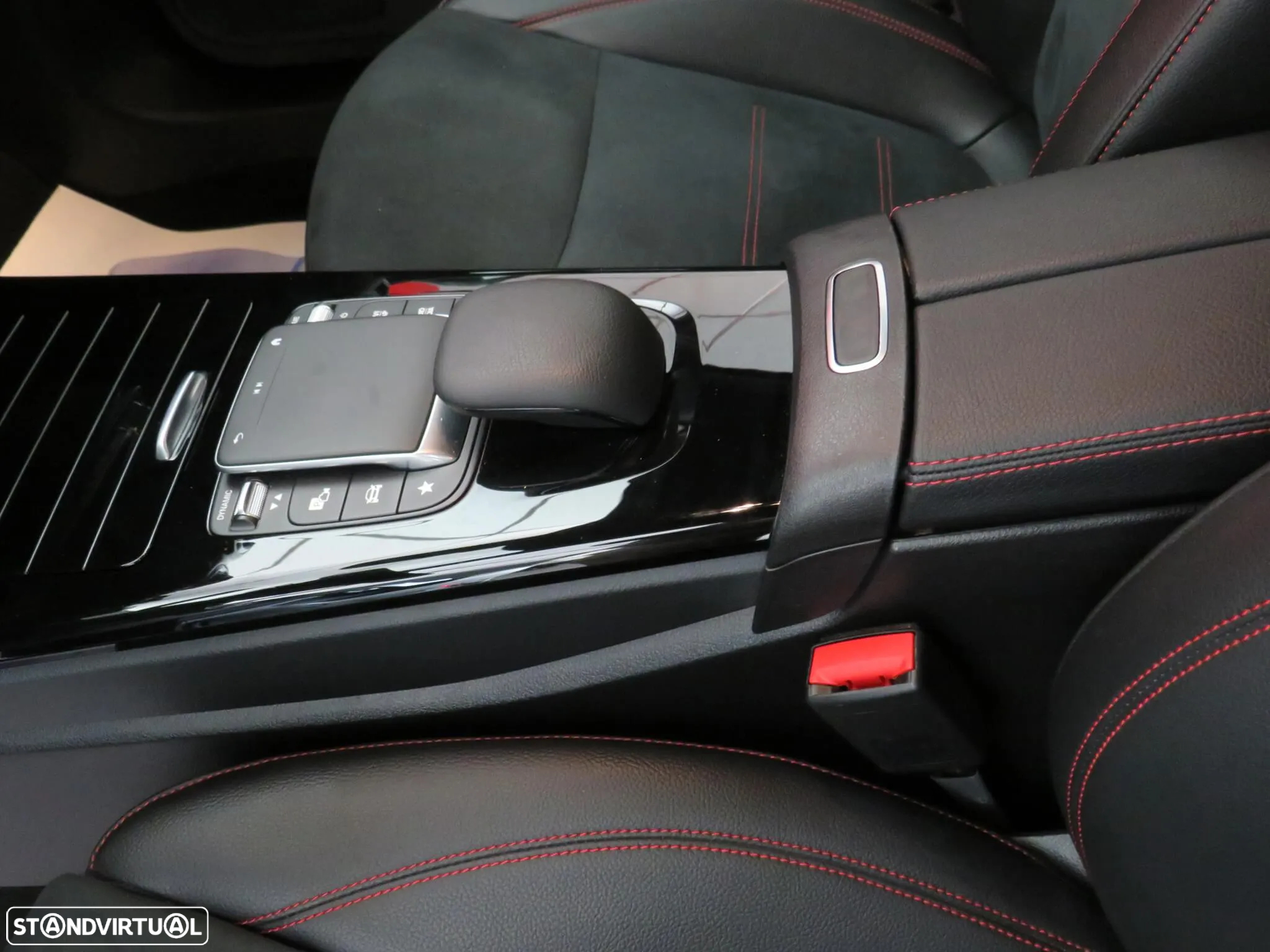 Mercedes-Benz A 250 Limousine e AMG Line - 10