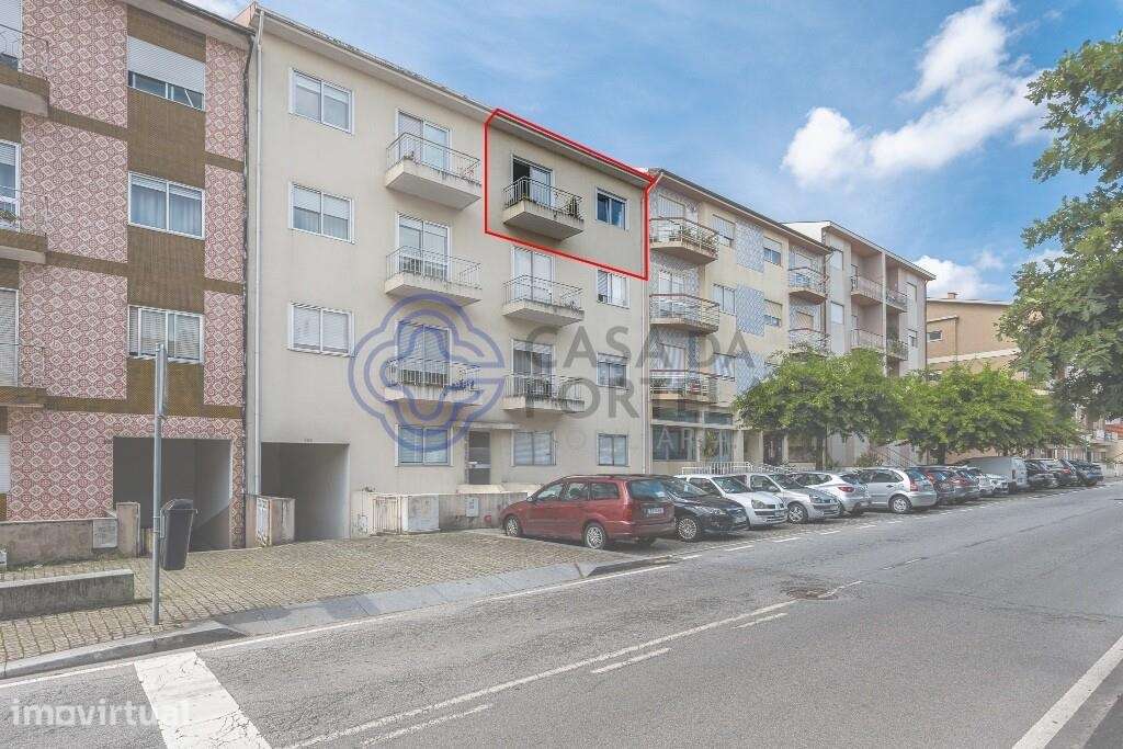 T2 remodelado com garagem box e potencial de ampliação | Fânzeres - Grande imagem: 2/34
