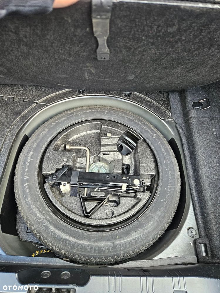 BMW Seria 5 523i - 33