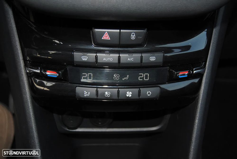 Peugeot 208 155 THP Allure - 23