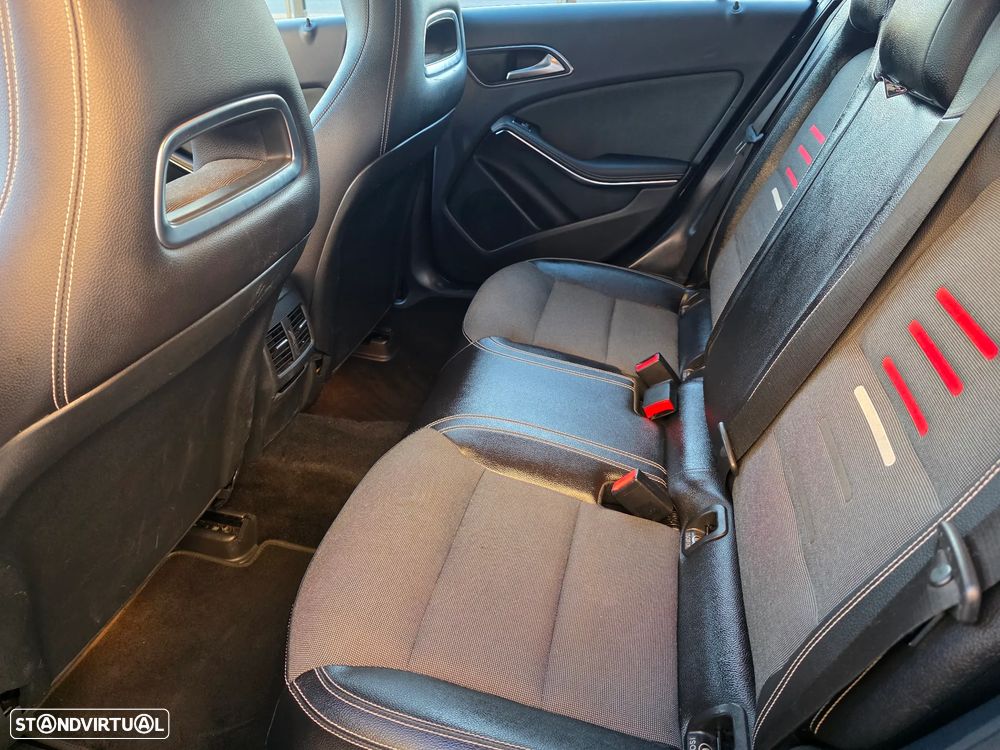 Mercedes-Benz A 180 d 7G-DCT AMG Line - 13