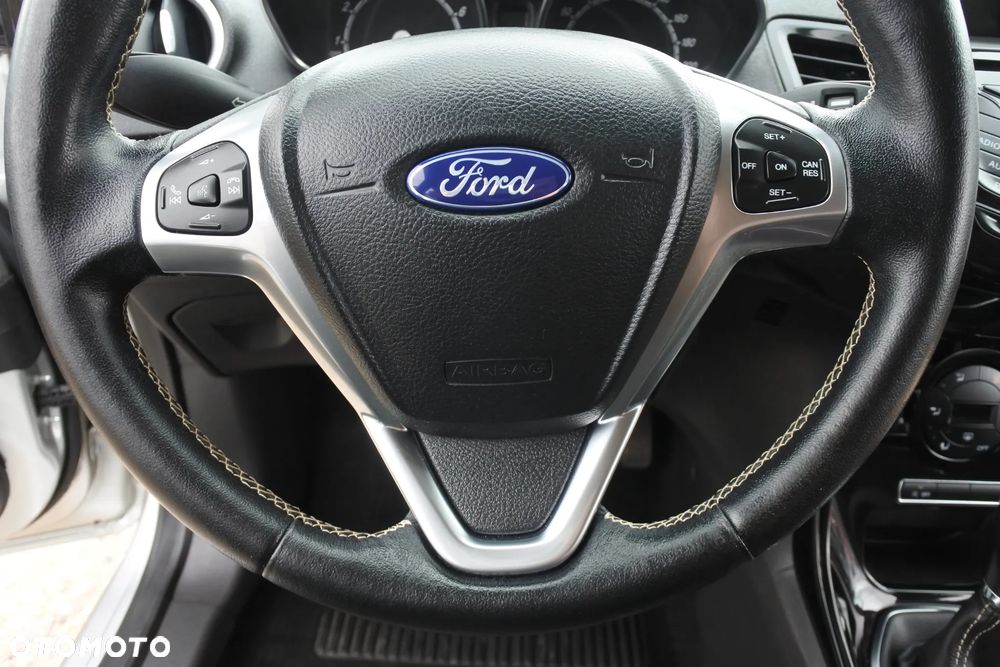 Ford Fiesta 1.0 EcoBoost S&S TITANIUM - 19