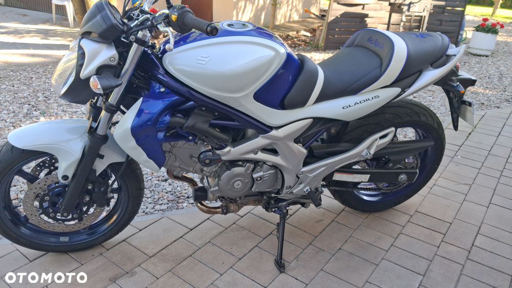 Suzuki Gladius - 4