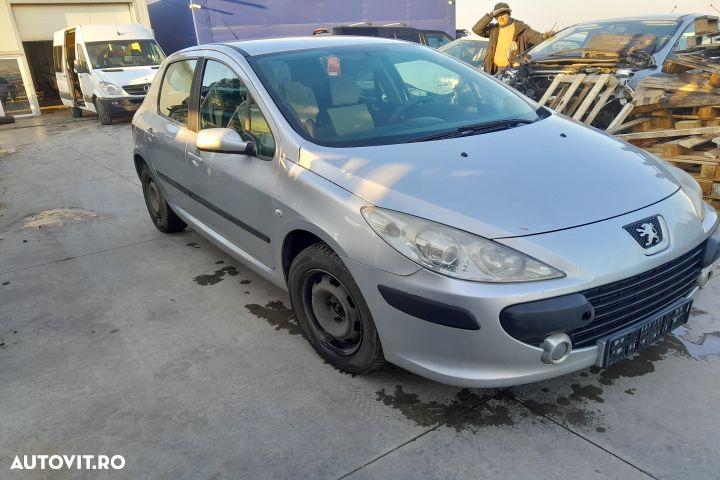 Dezmembrez Peugeot 307 1 [2001 - 2005] Hatchback 5-usi 1.6 HDi MT (10 - 3