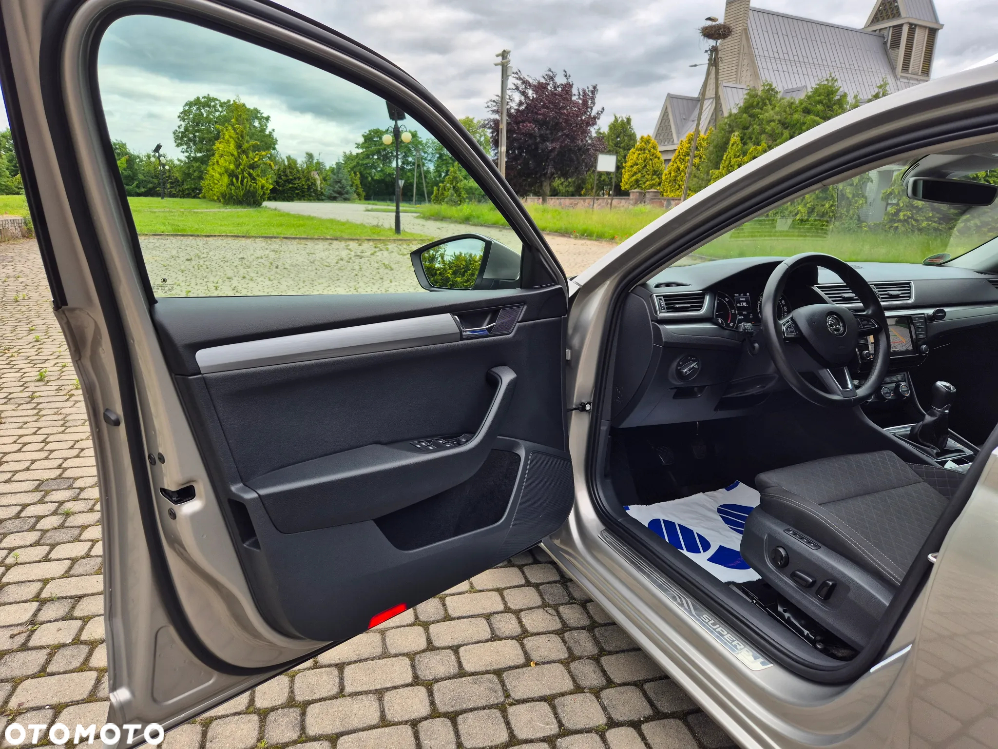 Skoda Superb 2.0 TDI Premium Edition - 20