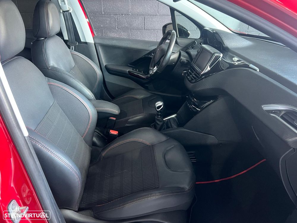 Peugeot 208 1.2 PureTech GT Line - 12