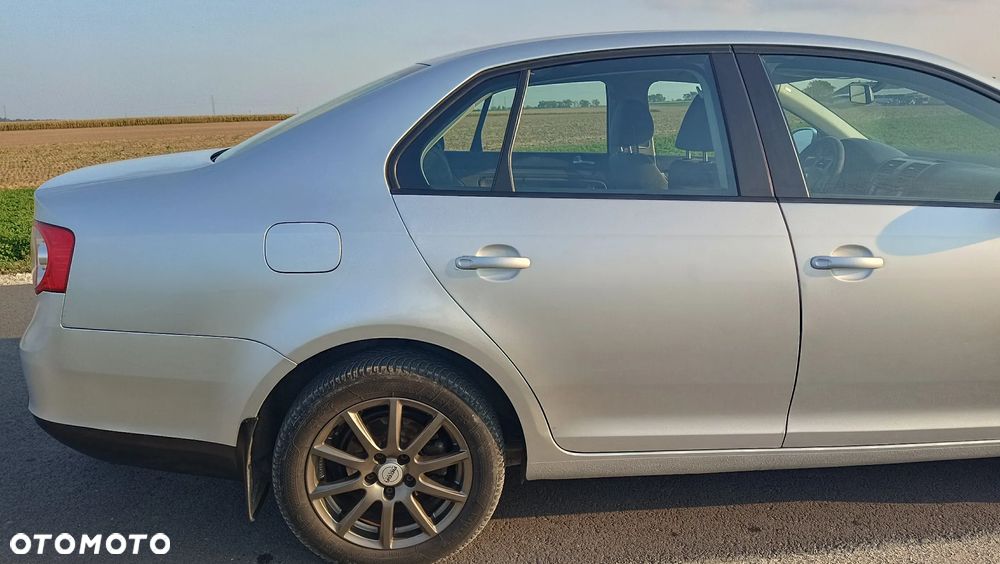 Volkswagen Jetta 1.9 TDI Trendline - 19