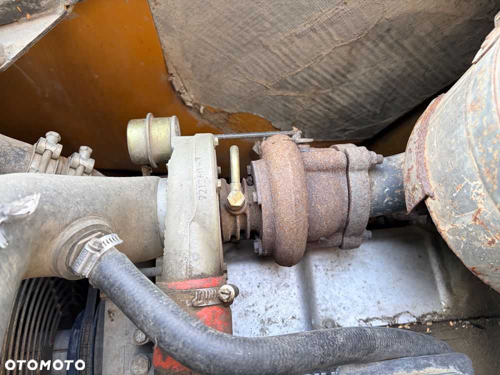 Caterpillar 422E - 17