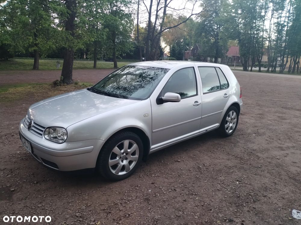 Volkswagen Golf - 1