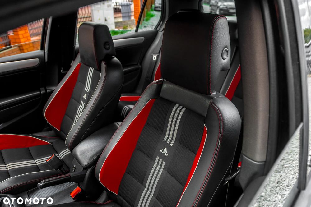 Volkswagen Golf 2.0 GTI adidas - 14