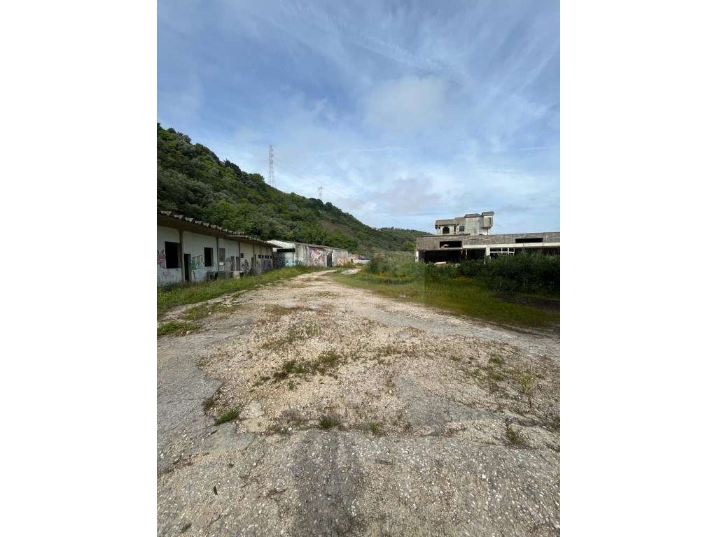 Armazéns por recuperar com 4.250m2 em extraordinário terreno com 23... - Grande imagem: 4/8