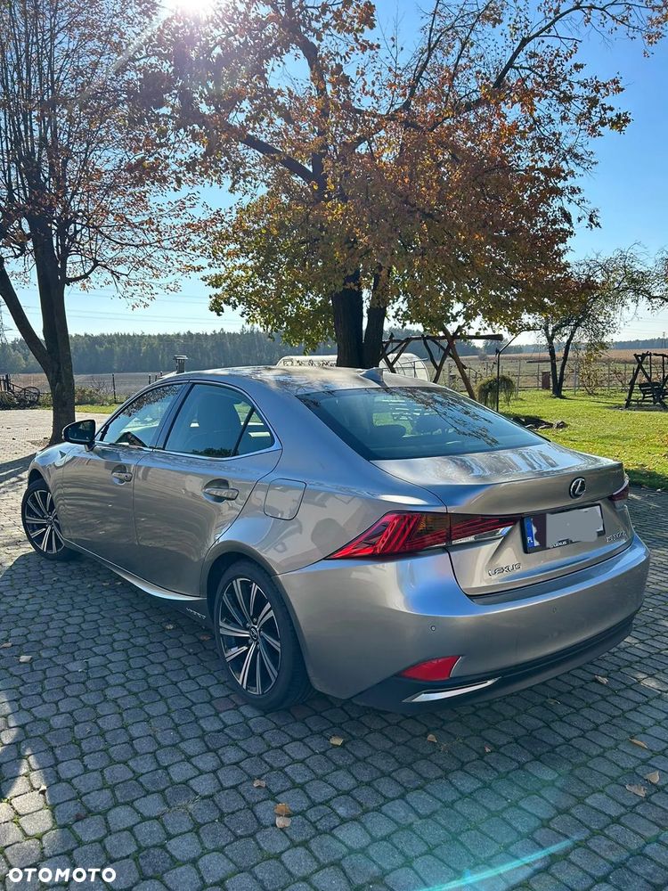 Lexus IS 300h Executive Line - 17