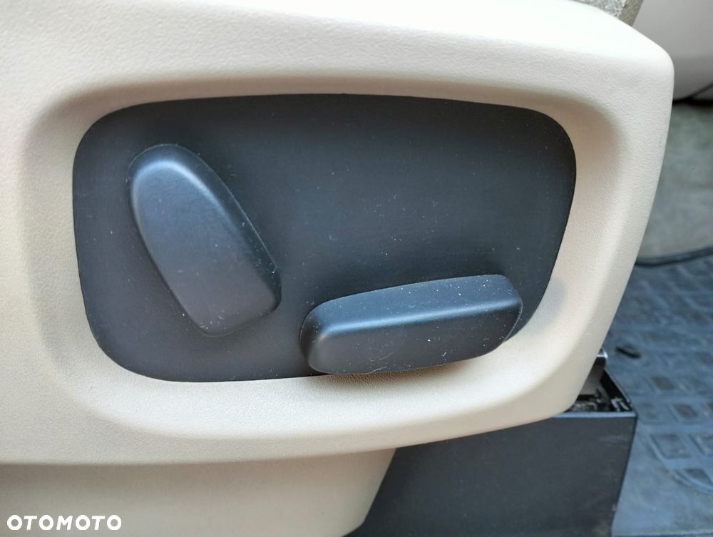 Land Rover Discovery 2.7D V6 HSE - 14