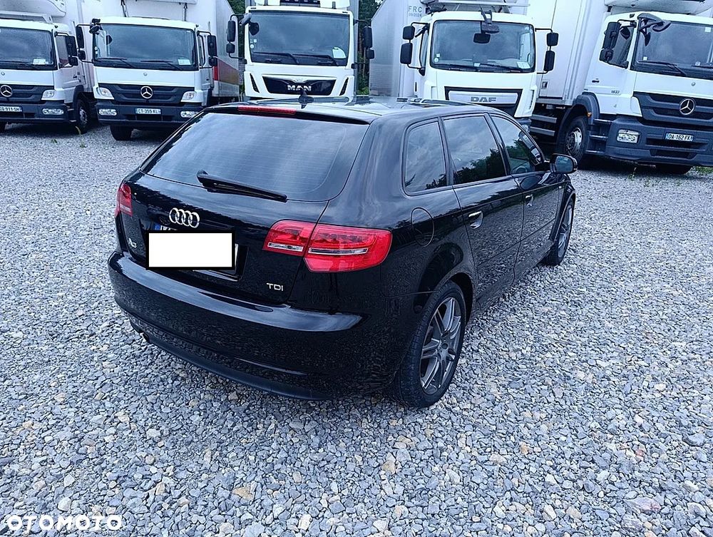 Audi A3 Sportback 1.6 TDI DPF Attraction S tronic - 5