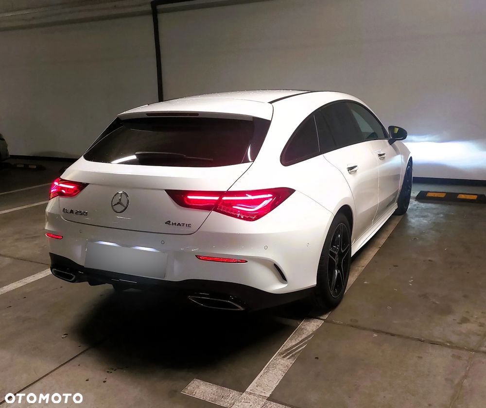 Mercedes-Benz CLA 250 4-Matic AMG Line 7G-DCT - 14