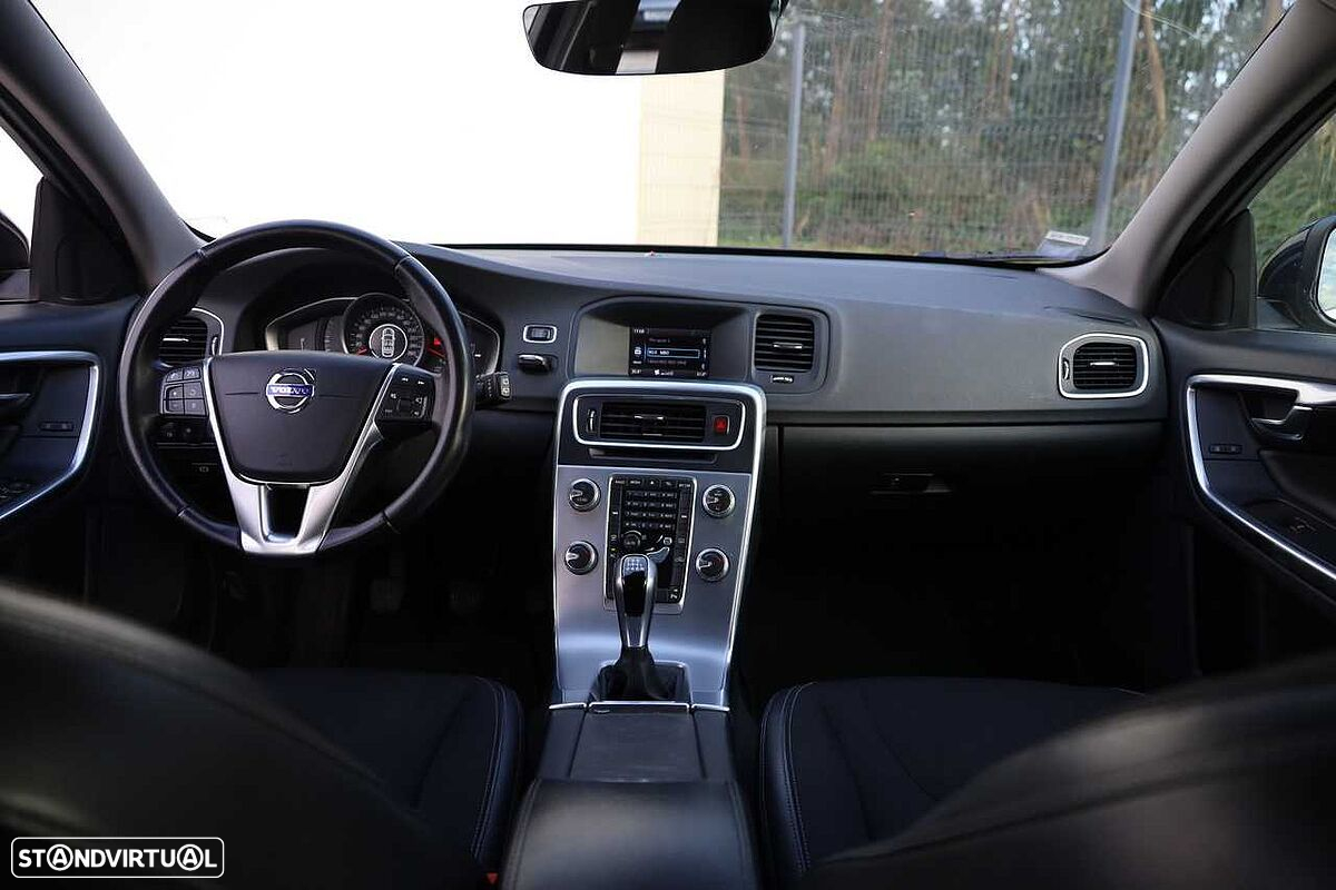 Volvo V60 2.0 D2 Momentum - 12