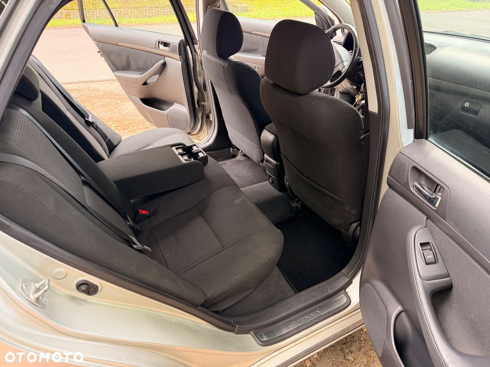 Toyota Avensis 2.0 D-4D Combi - 17