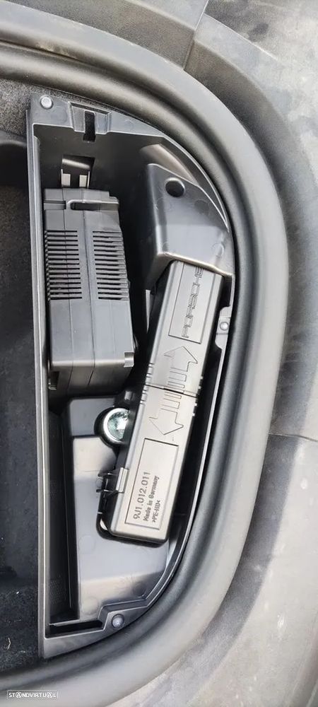 Porsche Taycan Cross Turismo 4 - 30