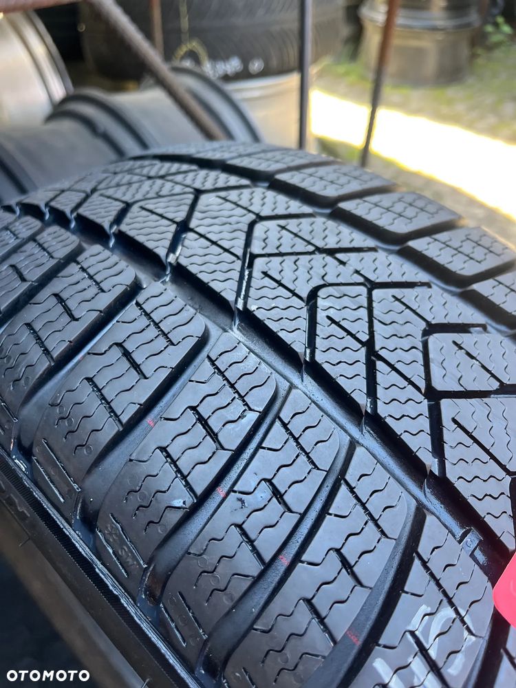 Pirelli Sottozero 3 Winter 245 45 18 100 V XL 1szt. - 3