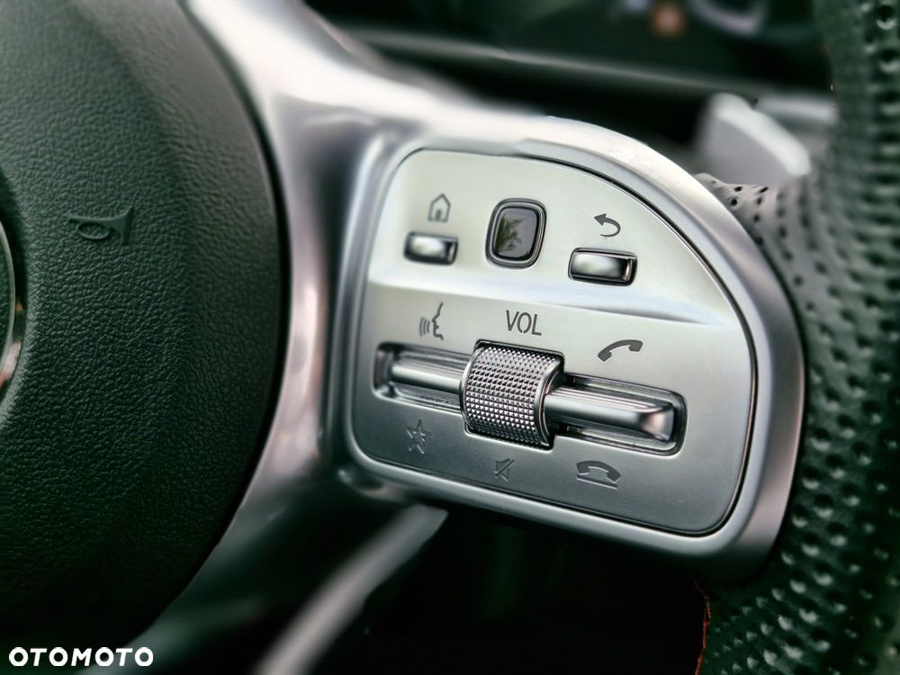 Mercedes-Benz GLB 200 4-Matic AMG Line 8G-DCT - 25