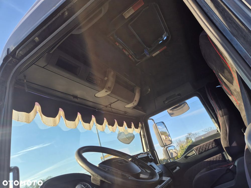 MAN TGL 12.240 4x2 BL - 11