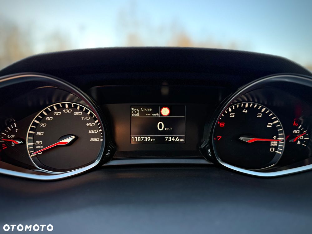 Peugeot 308 1.2 PureTech Allure S&S - 16