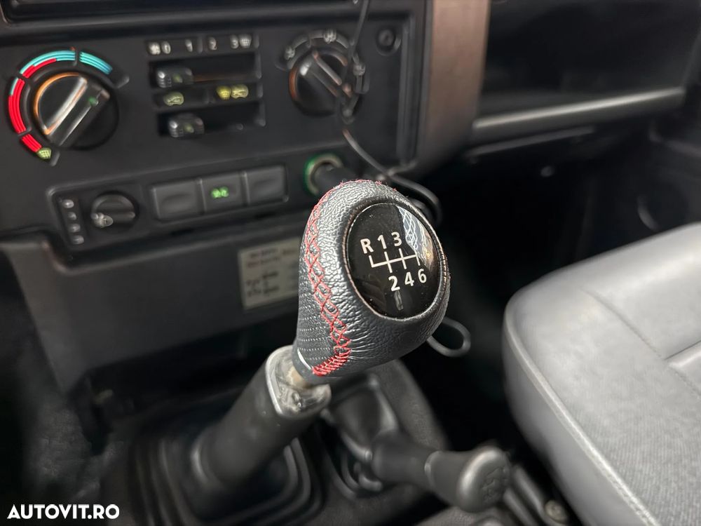 Land Rover Defender 90 2.4TD S/TOP - 12