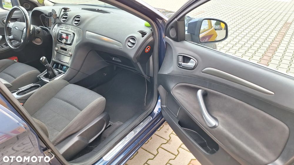 Ford Mondeo 2.0 Ambiente - 14