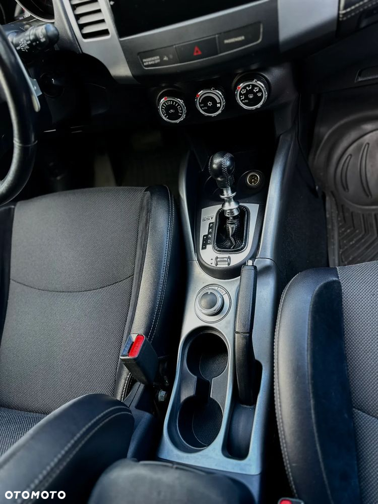 Mitsubishi Outlander 2.2 DI-D 4WD TC-SST Instyle - 8