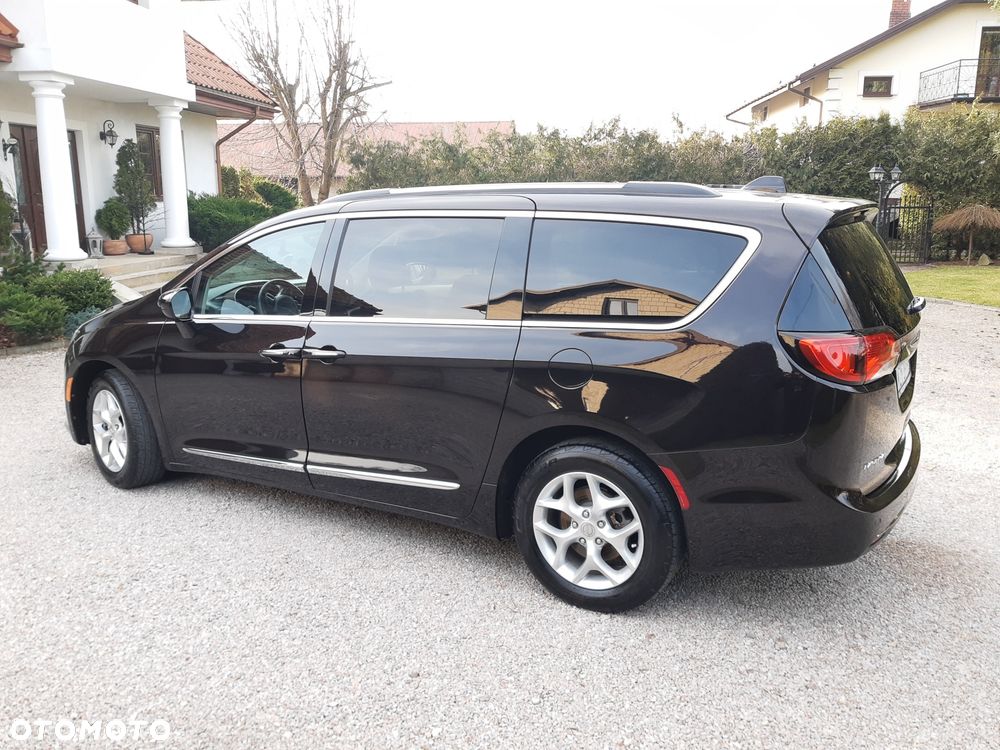 Chrysler Pacifica - 3