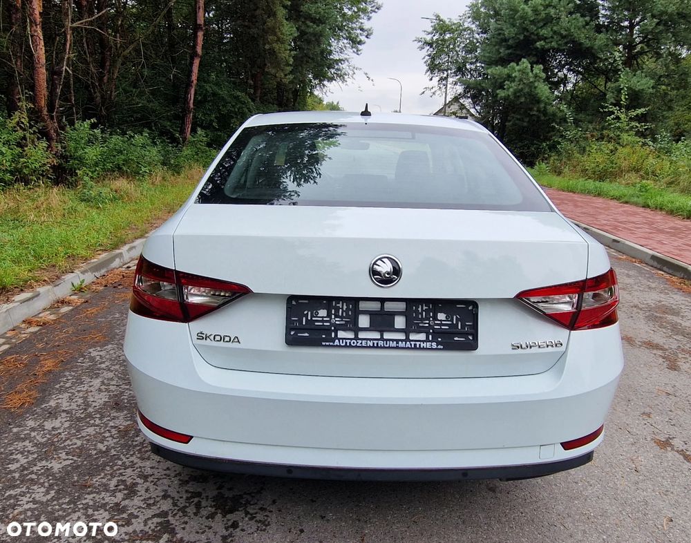 Skoda Superb 2.0 TDI Premium Edition - 8