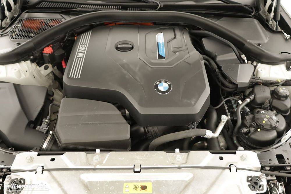 BMW 330 e Pack Desportivo M Auto - 28