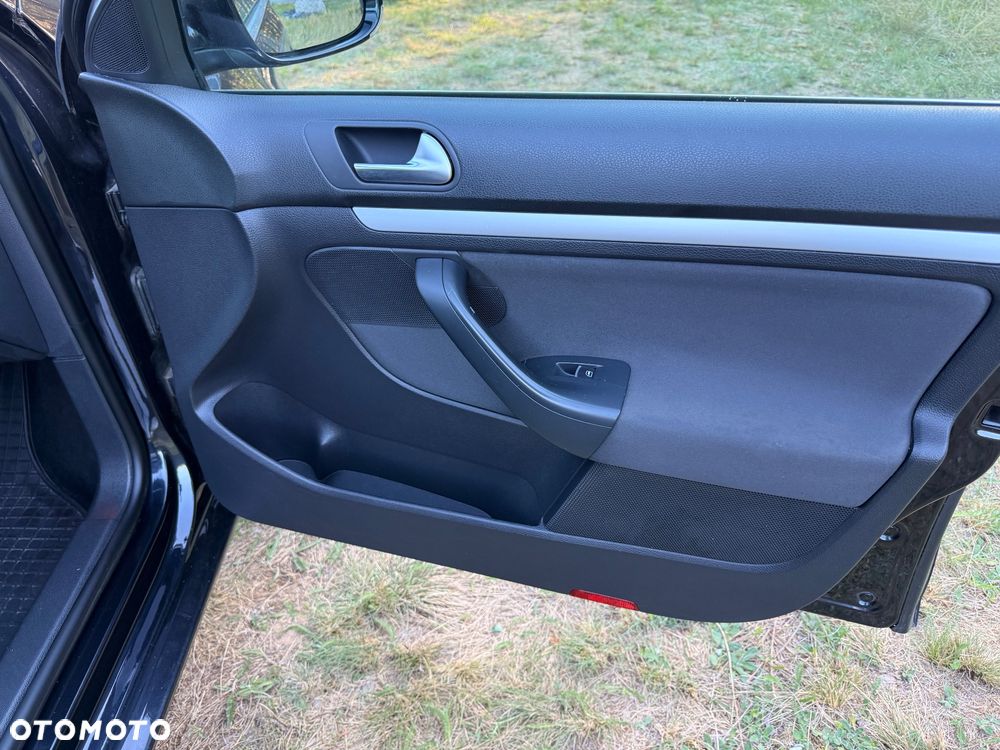 Volkswagen Golf 1.6 TDI DPF Highline - 18