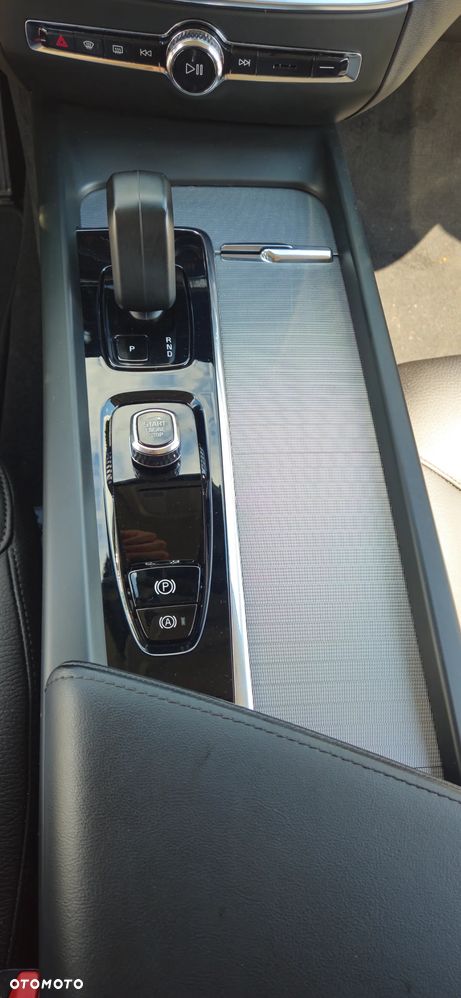 Volvo V60 B4 D Plus Dark - 23